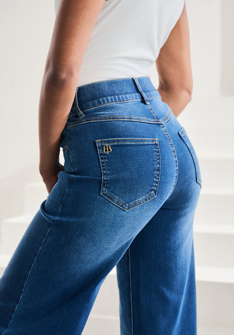 Signature Mid-Rise Denim | Wide-Leg Crop (Alamo Wash) - Final Sale